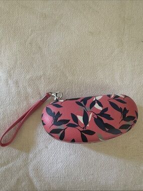 NWOT, Ellen Tracy pink floral sunglasses wristlet case.